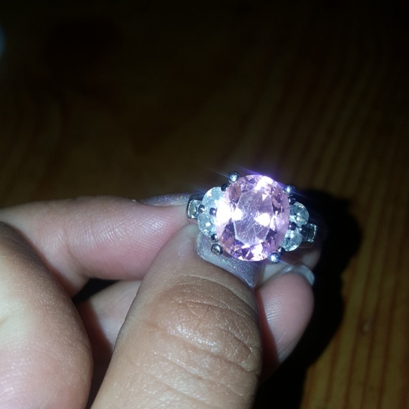 Beautiful pink stone ring - Picture 3 of 3